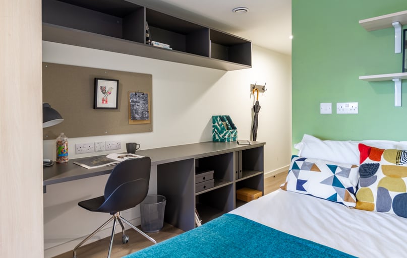 Gold En Suite River View, Dun Holm House, Unit 8, The Riverwalk, City Centre, Durham - Image 1